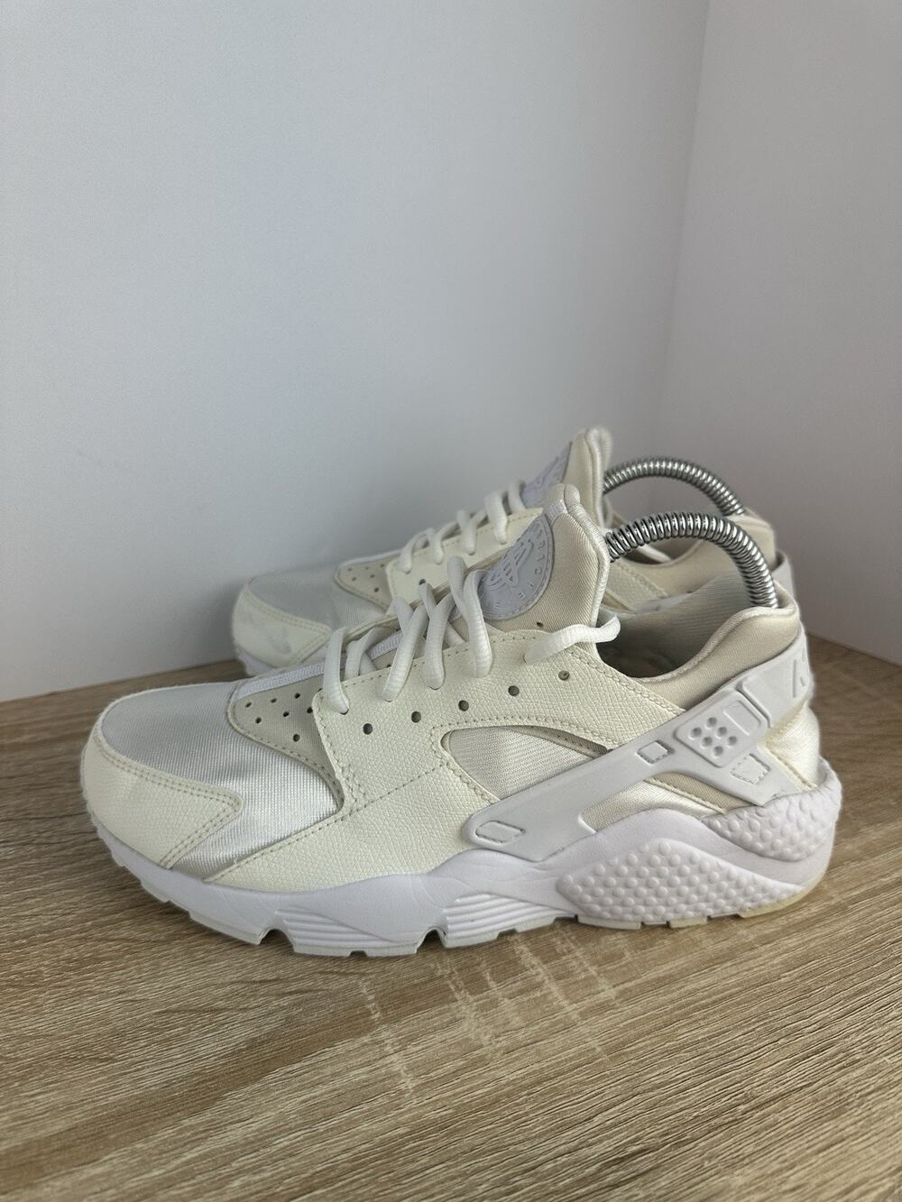 Nike Air Huarache 634835-108 Women’s Size 8.5 Sail White Athletic Sneakers